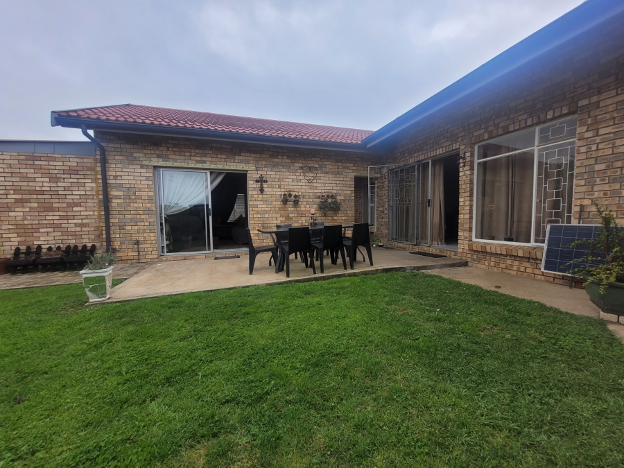 To Let 3 Bedroom Property for Rent in Aston Bay Eastern Cape